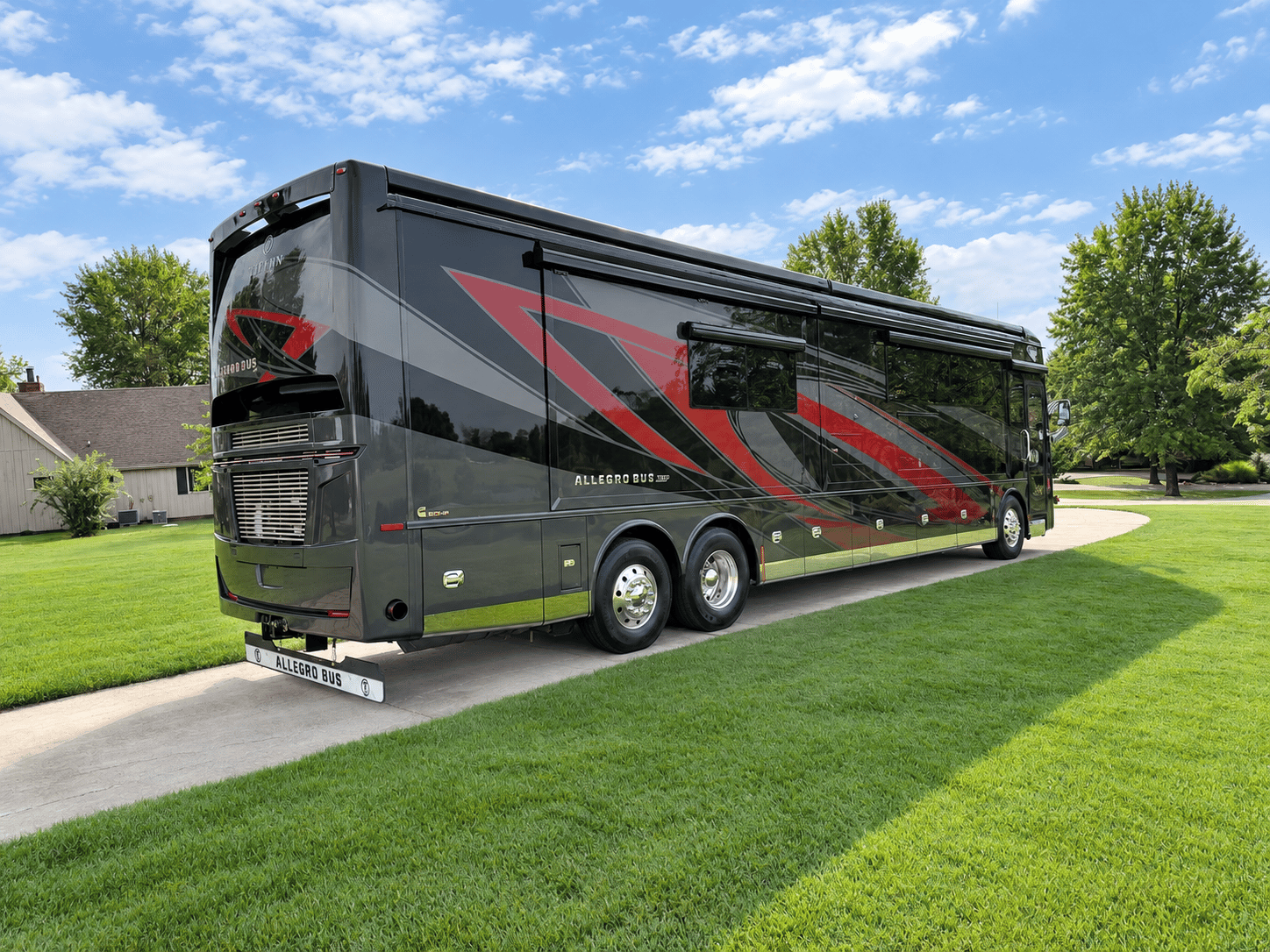 2027 Tiffin Motorhomes 2027 Tiffin Motorhomes ALLEGRO BUS - thumbnail 4
