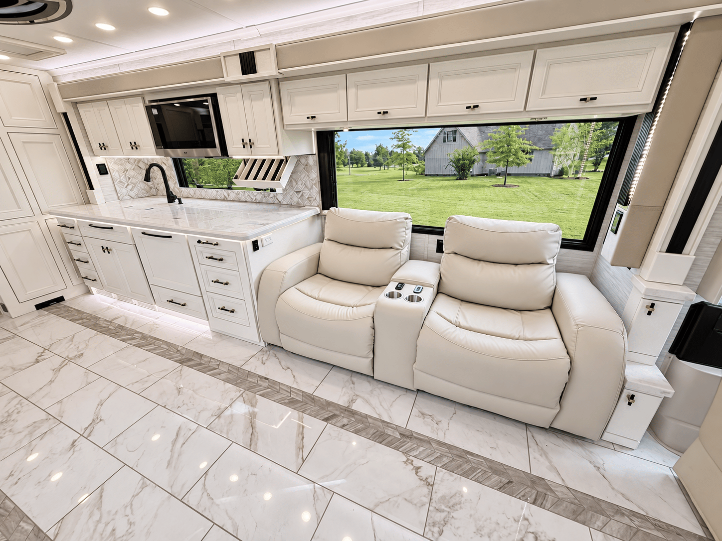 2027 Tiffin Motorhomes 2027 Tiffin Motorhomes ALLEGRO BUS - thumbnail 16