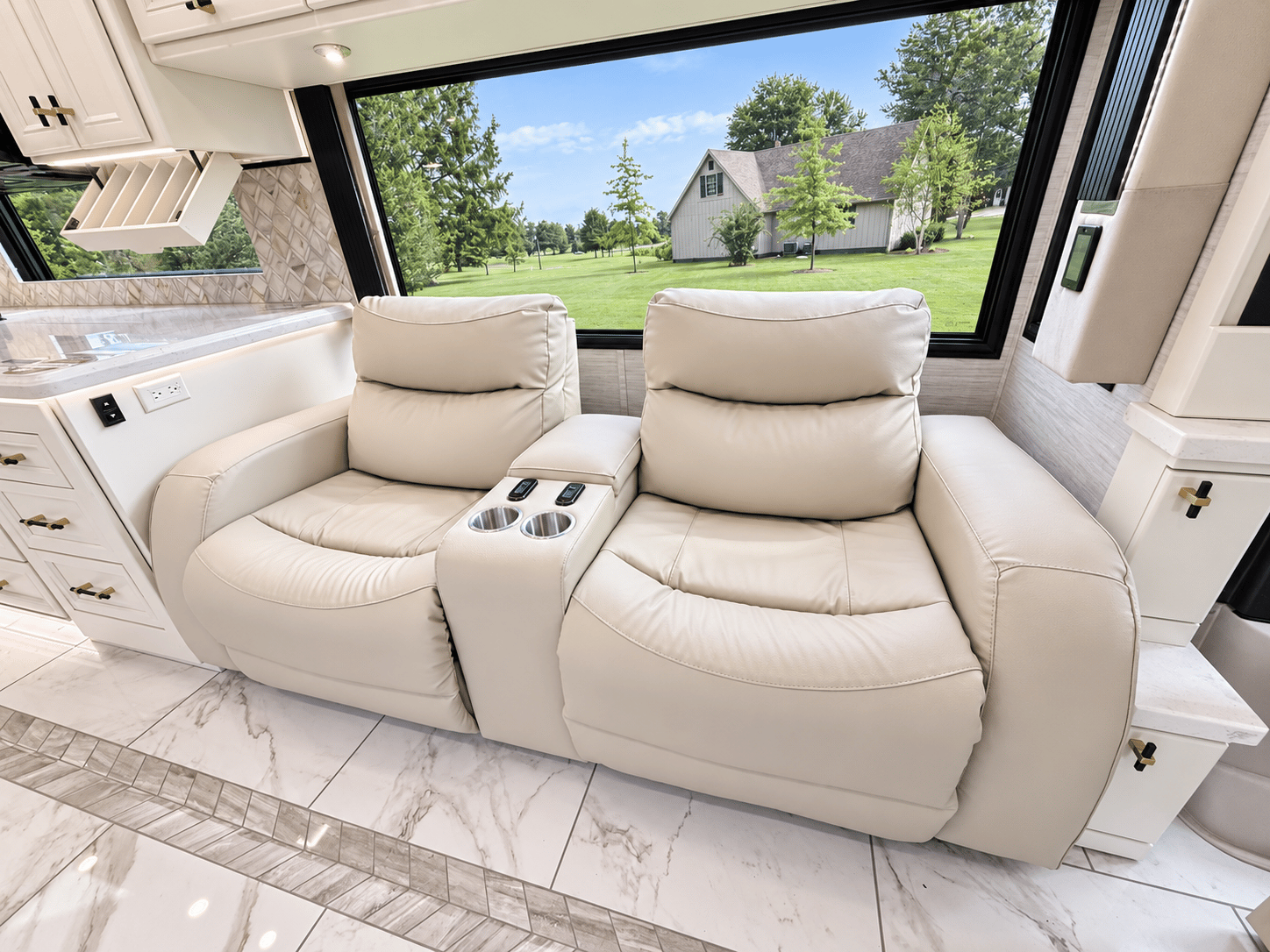 2027 Tiffin Motorhomes 2027 Tiffin Motorhomes ALLEGRO BUS - thumbnail 19