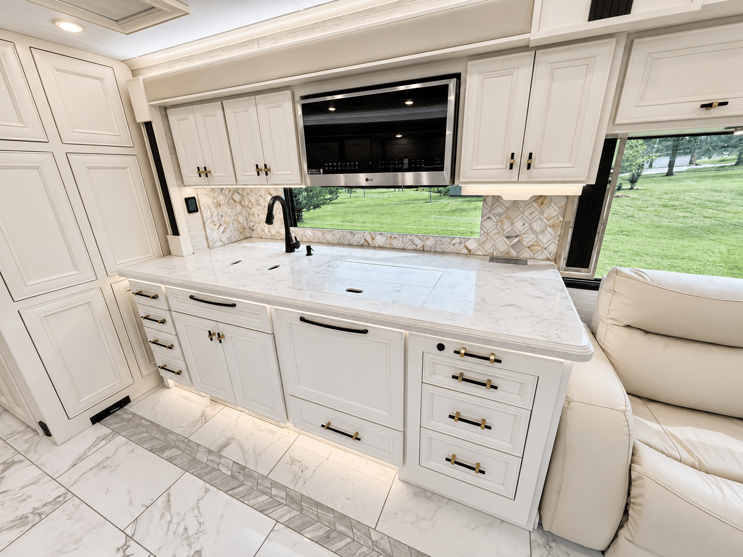 2027 Tiffin Motorhomes 2027 Tiffin Motorhomes ALLEGRO BUS - thumbnail 21