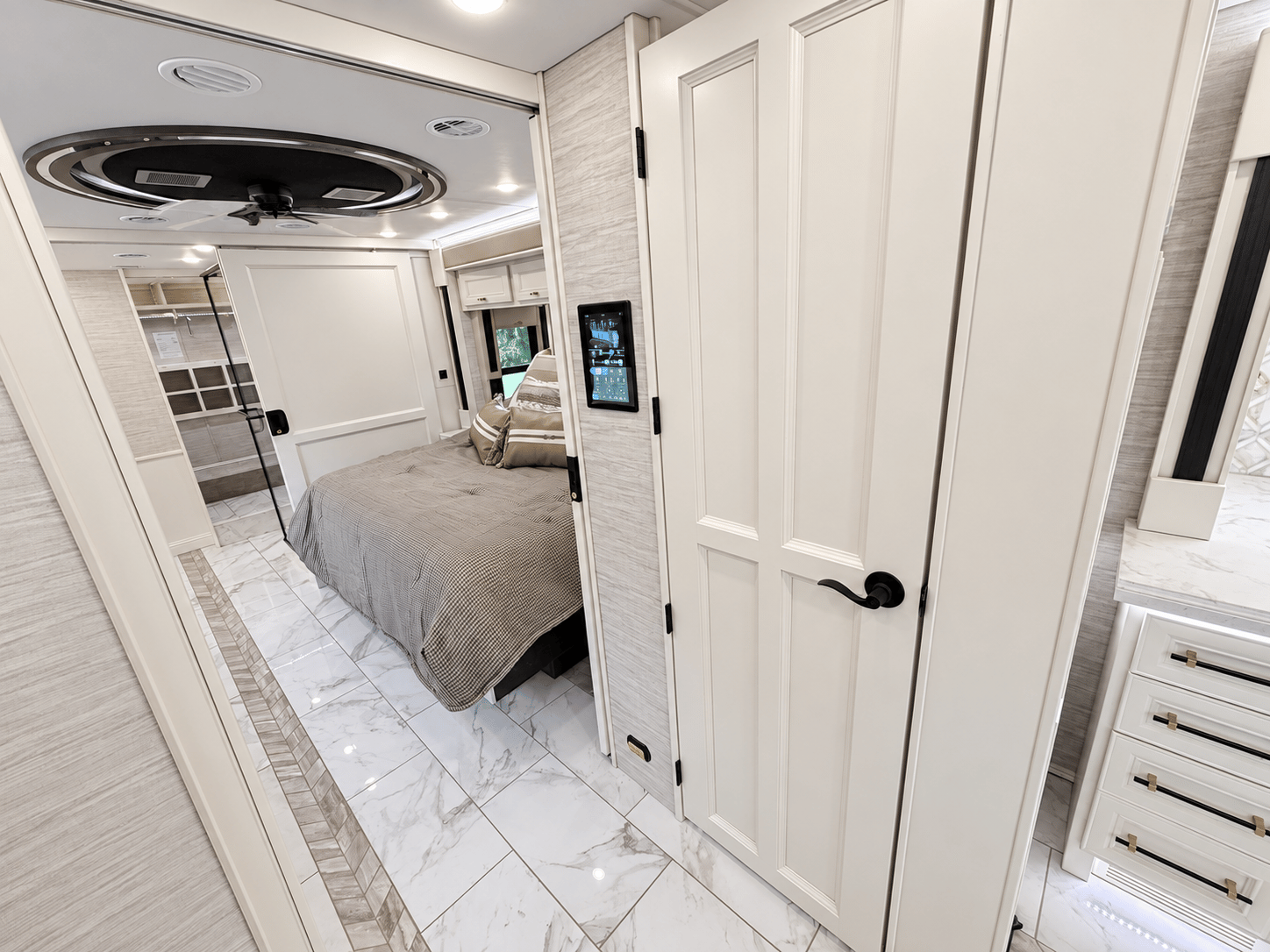 2027 Tiffin Motorhomes 2027 Tiffin Motorhomes ALLEGRO BUS - thumbnail 30