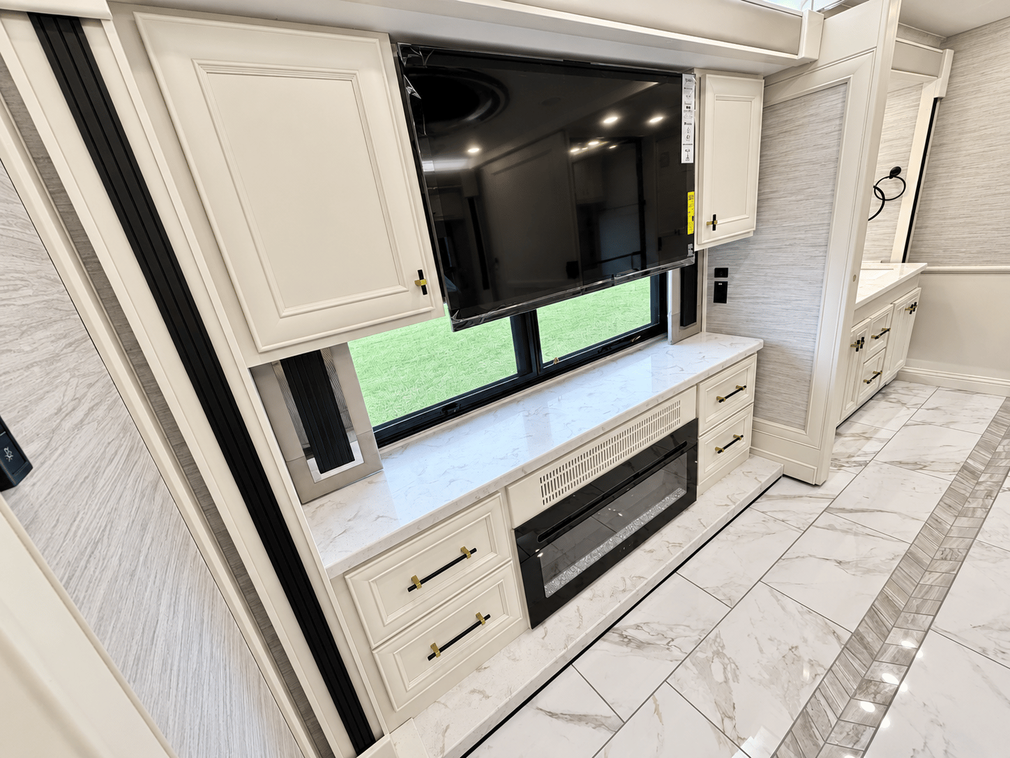 2027 Tiffin Motorhomes 2027 Tiffin Motorhomes ALLEGRO BUS - thumbnail 32