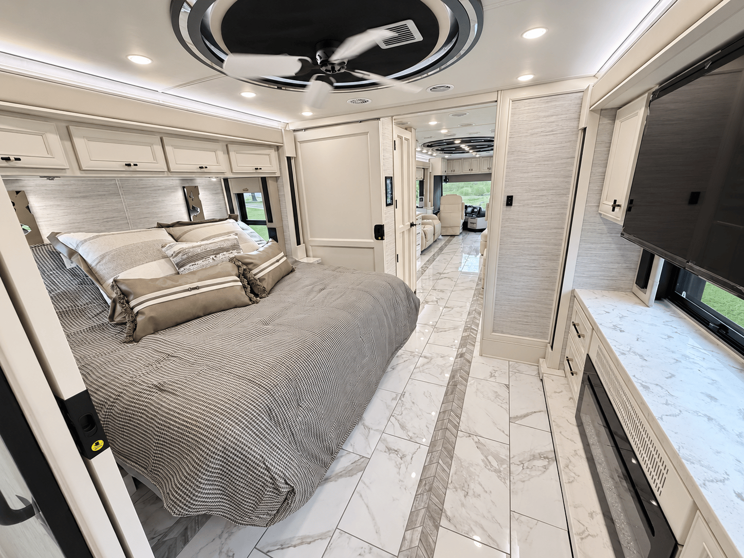 2027 Tiffin Motorhomes 2027 Tiffin Motorhomes ALLEGRO BUS - thumbnail 35