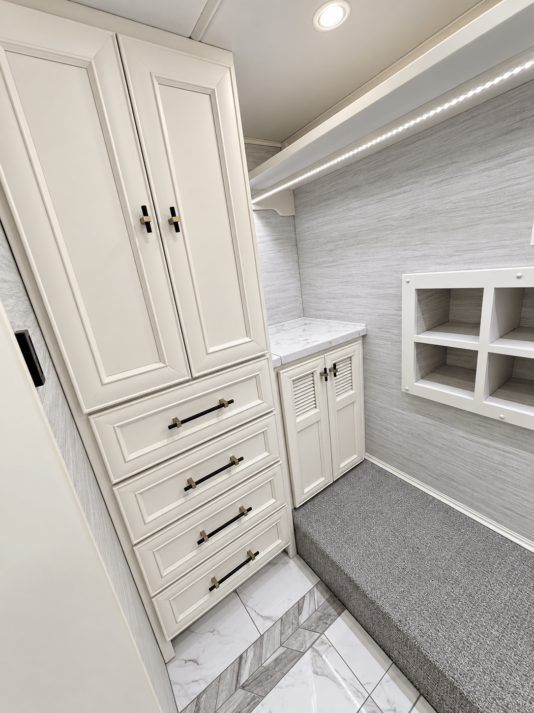 2027 Tiffin Motorhomes 2027 Tiffin Motorhomes ALLEGRO BUS - thumbnail 46