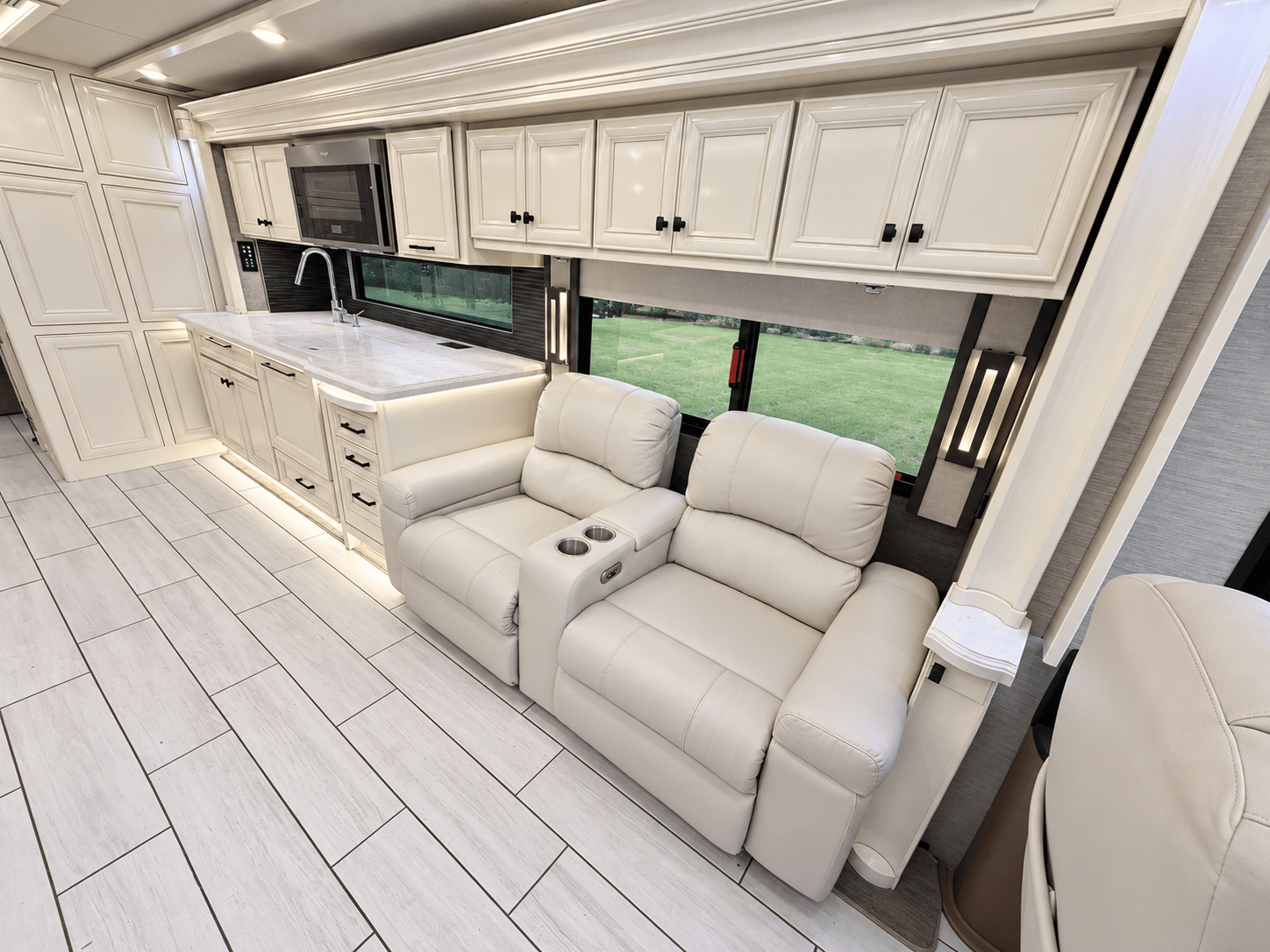 2021 TIFFIN MOTORHOMES 2021 TIFFIN MOTORHOMES Allegro Bus - thumbnail 14