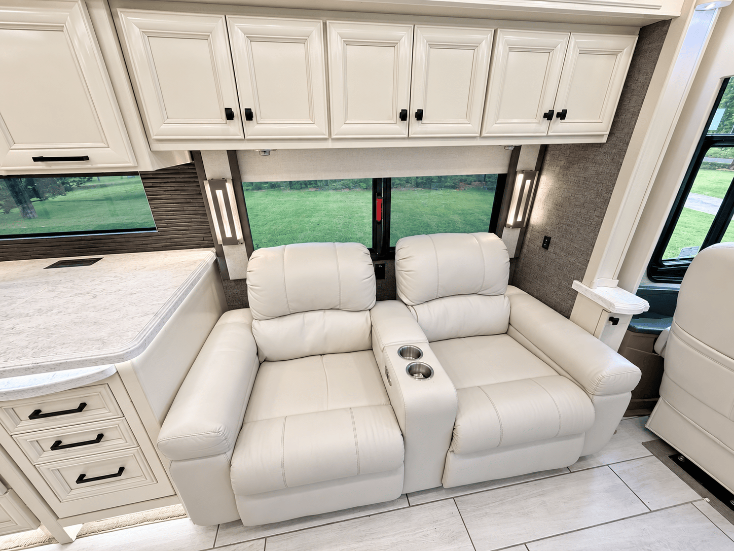 2021 TIFFIN MOTORHOMES 2021 TIFFIN MOTORHOMES Allegro Bus - thumbnail 17