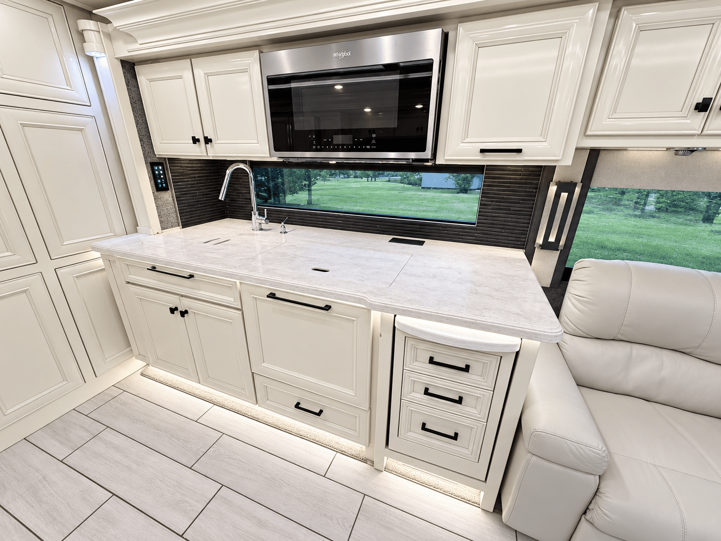 2021 TIFFIN MOTORHOMES 2021 TIFFIN MOTORHOMES Allegro Bus - thumbnail 18