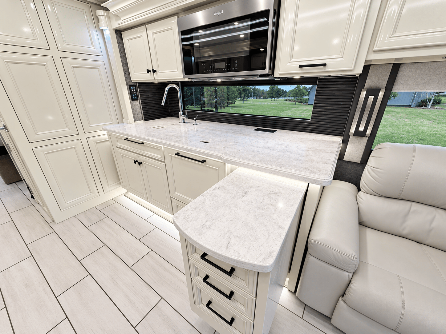 2021 TIFFIN MOTORHOMES 2021 TIFFIN MOTORHOMES Allegro Bus - thumbnail 19