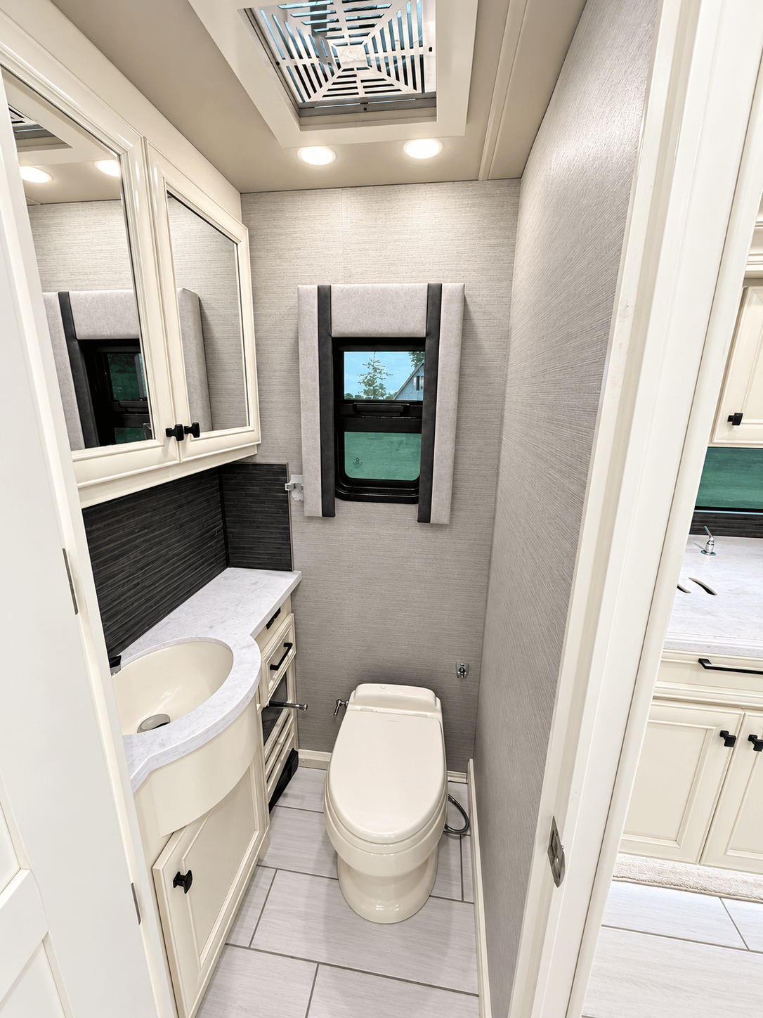 2021 TIFFIN MOTORHOMES 2021 TIFFIN MOTORHOMES Allegro Bus - thumbnail 25