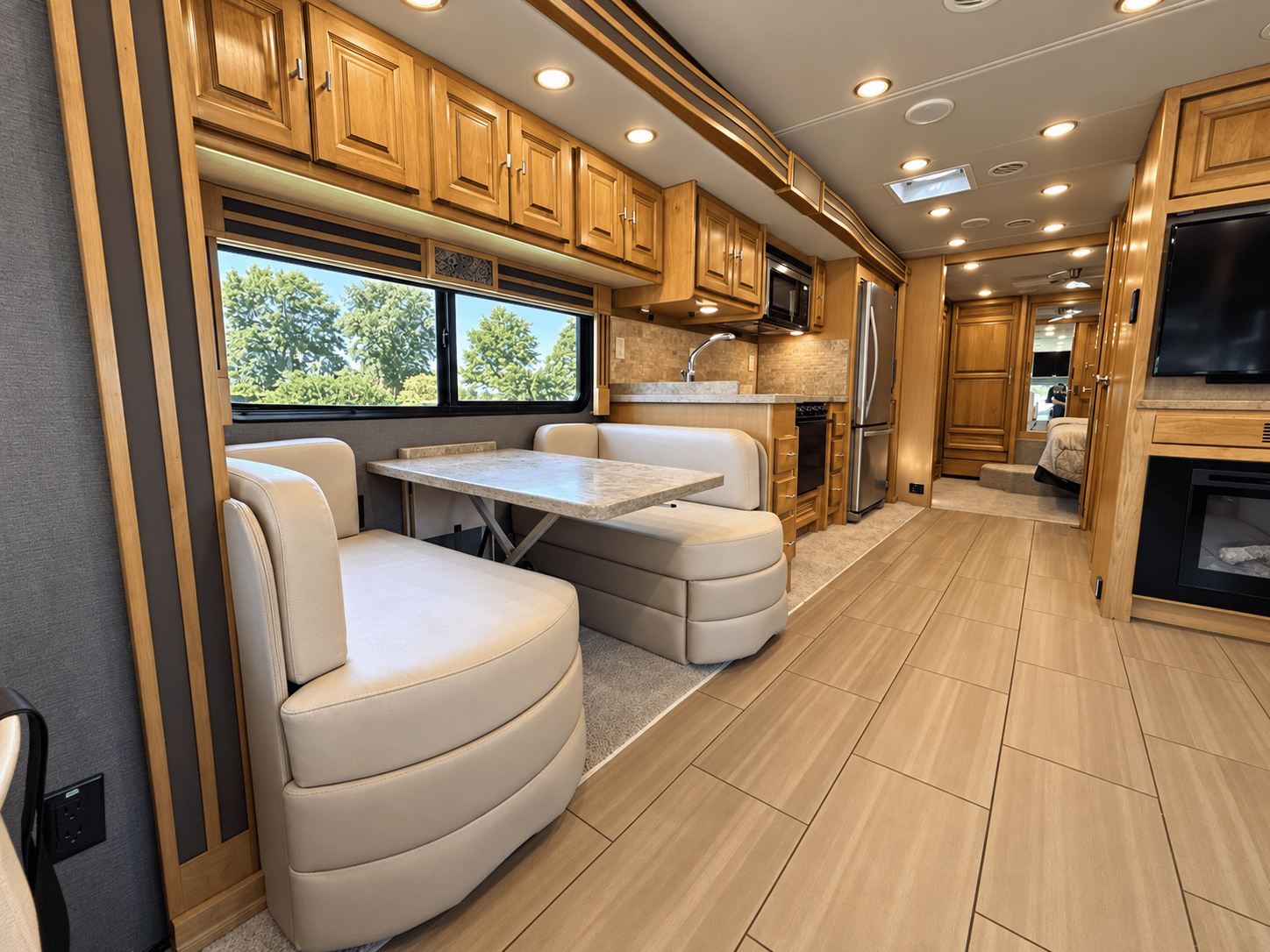 2018 Tiffin Motor Homes 2018 Tiffin Motor Homes Allegro Red - thumbnail 11