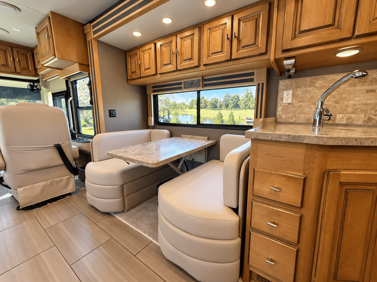 2018 Tiffin Motor Homes 2018 Tiffin Motor Homes Allegro Red - thumbnail 12