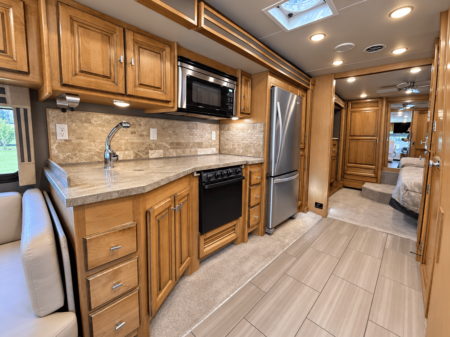 2018 Tiffin Motor Homes 2018 Tiffin Motor Homes Allegro Red - thumbnail 14