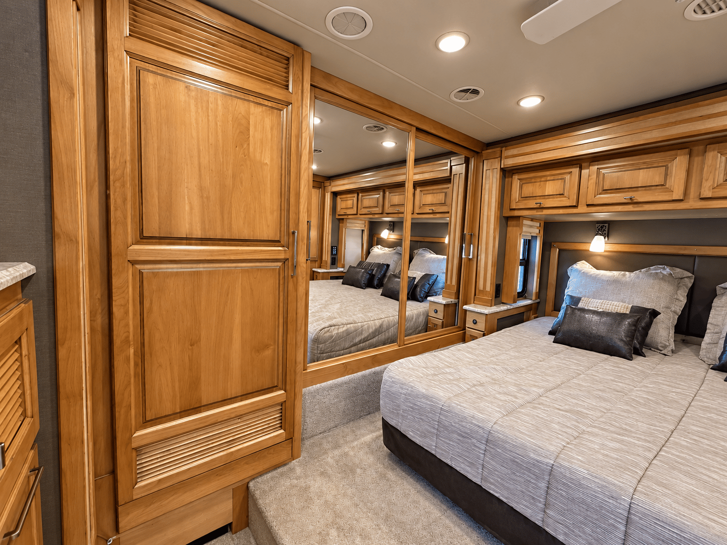 2018 Tiffin Motor Homes 2018 Tiffin Motor Homes Allegro Red - thumbnail 23
