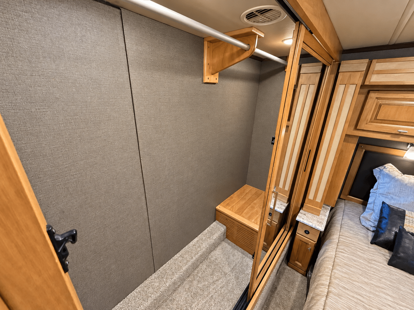 2018 Tiffin Motor Homes 2018 Tiffin Motor Homes Allegro Red - thumbnail 25