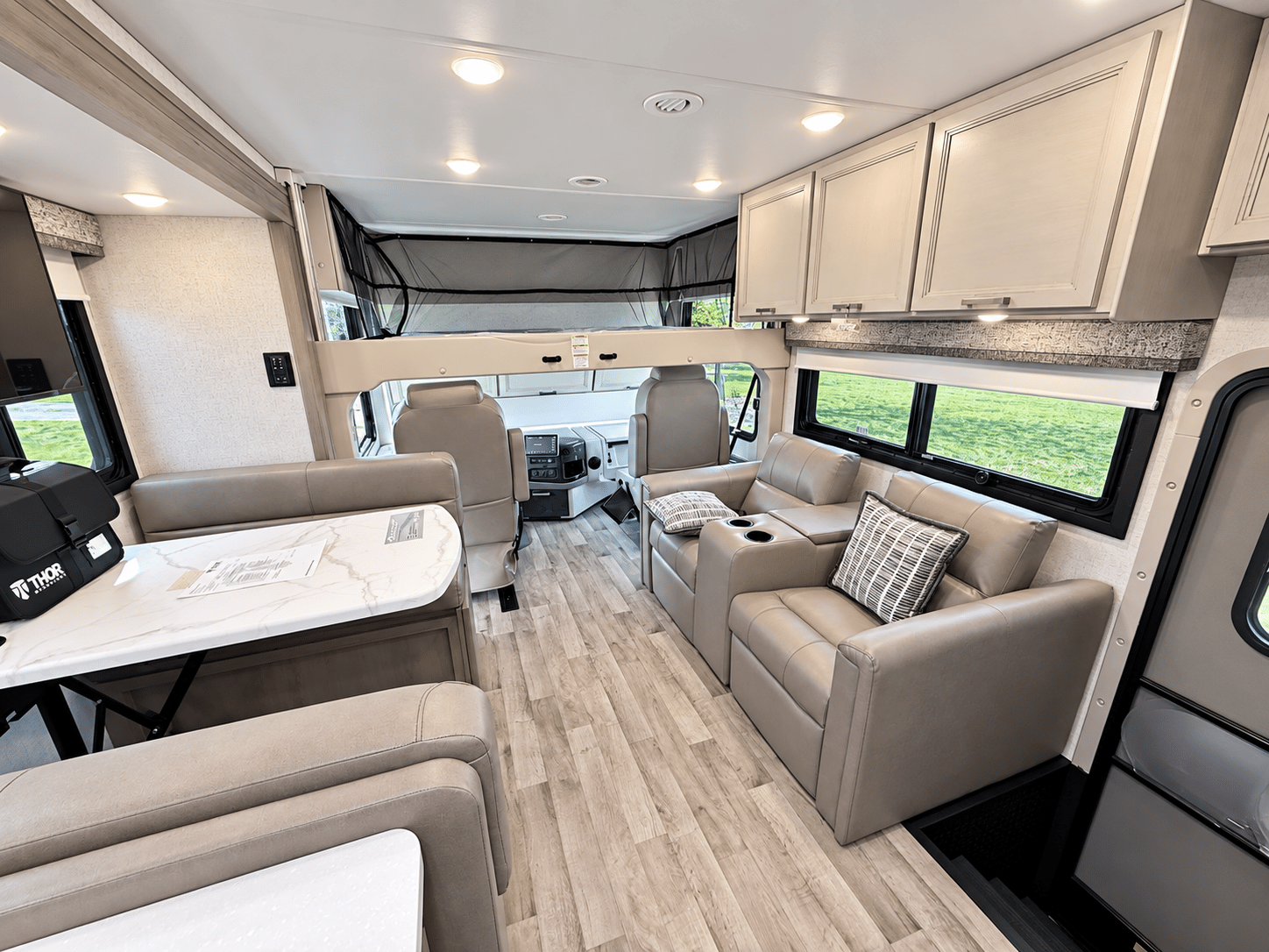2026 Thor Motor Coach 2026 Thor Motor Coach Palazzo - thumbnail 9