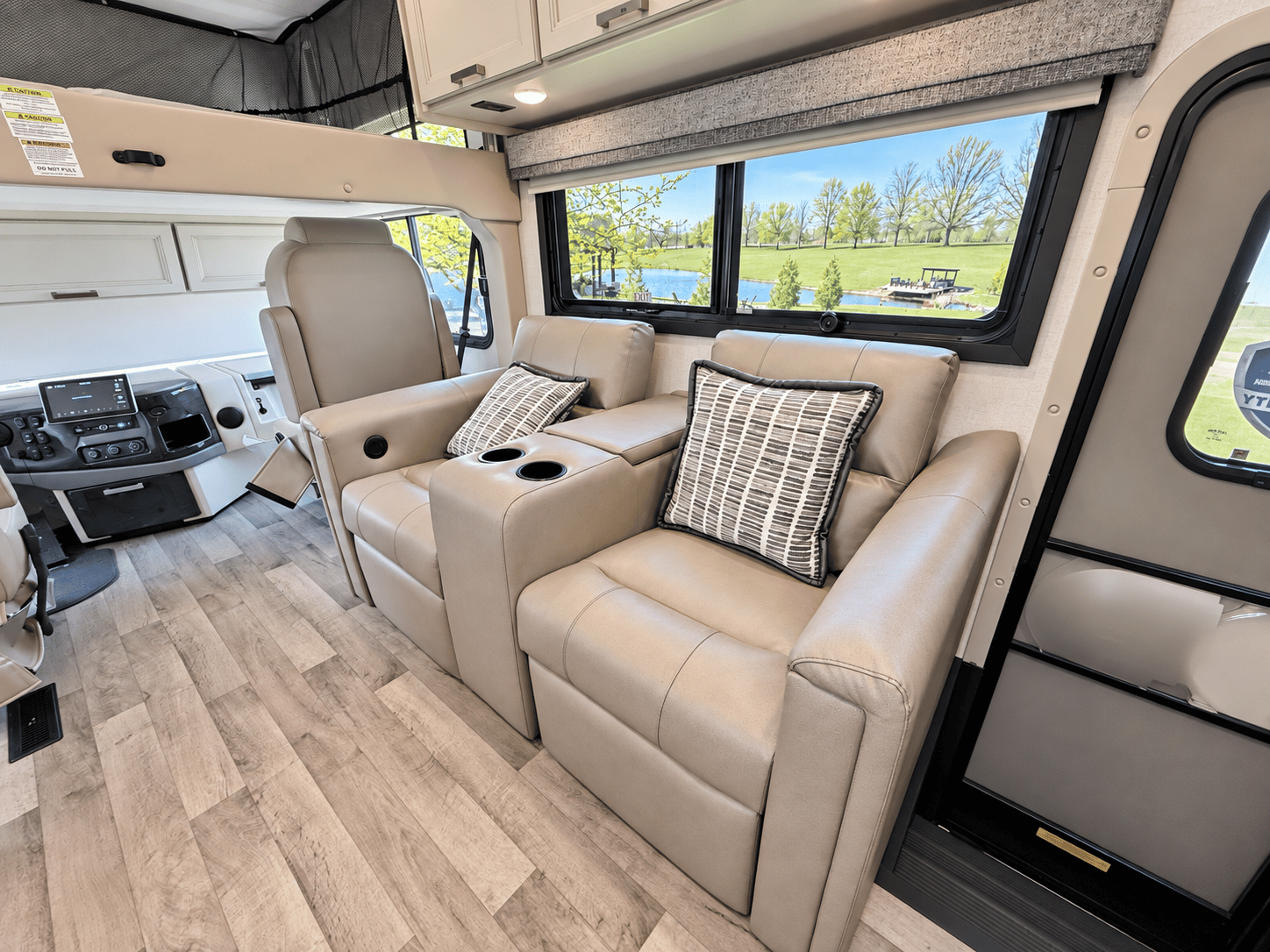 2026 Thor Motor Coach 2026 Thor Motor Coach Palazzo - thumbnail 10