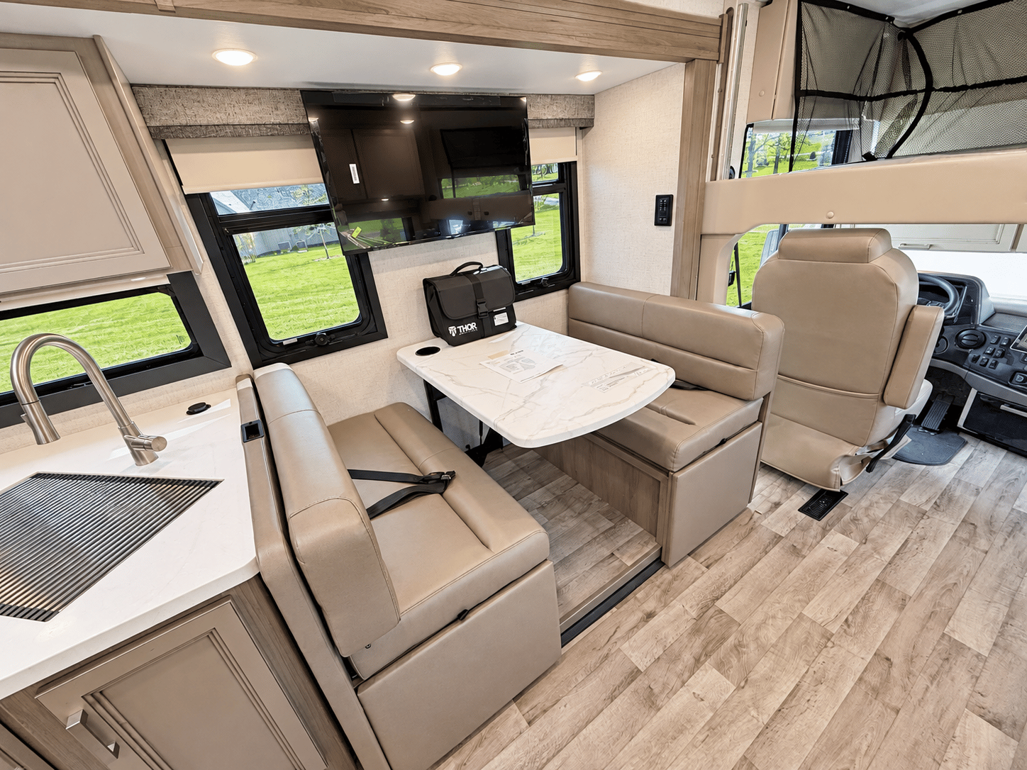2026 Thor Motor Coach 2026 Thor Motor Coach Palazzo - thumbnail 11
