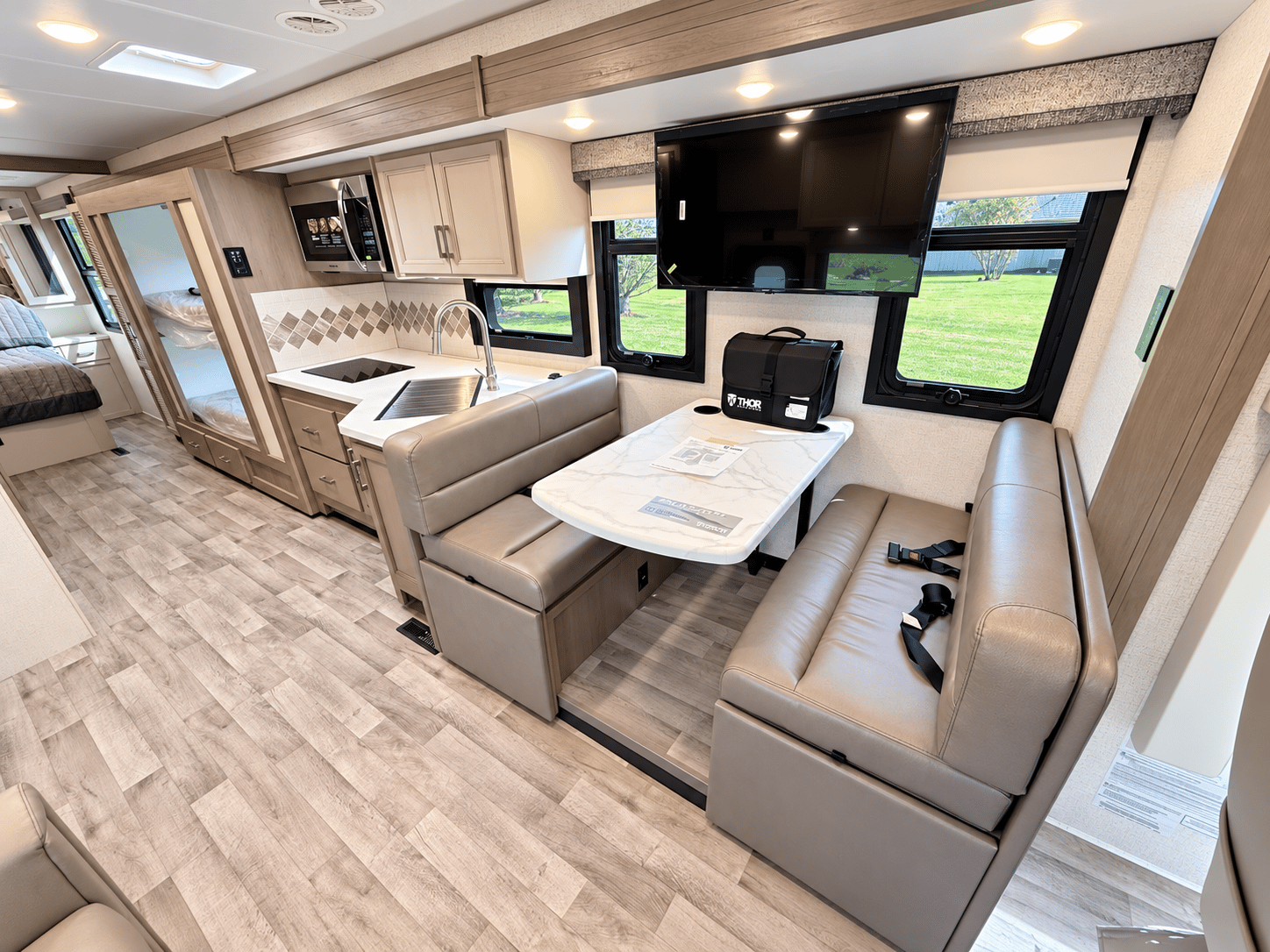 2026 Thor Motor Coach 2026 Thor Motor Coach Palazzo - thumbnail 12