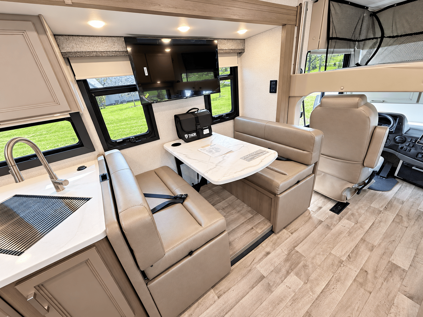 2026 Thor Motor Coach 2026 Thor Motor Coach Palazzo - thumbnail 19