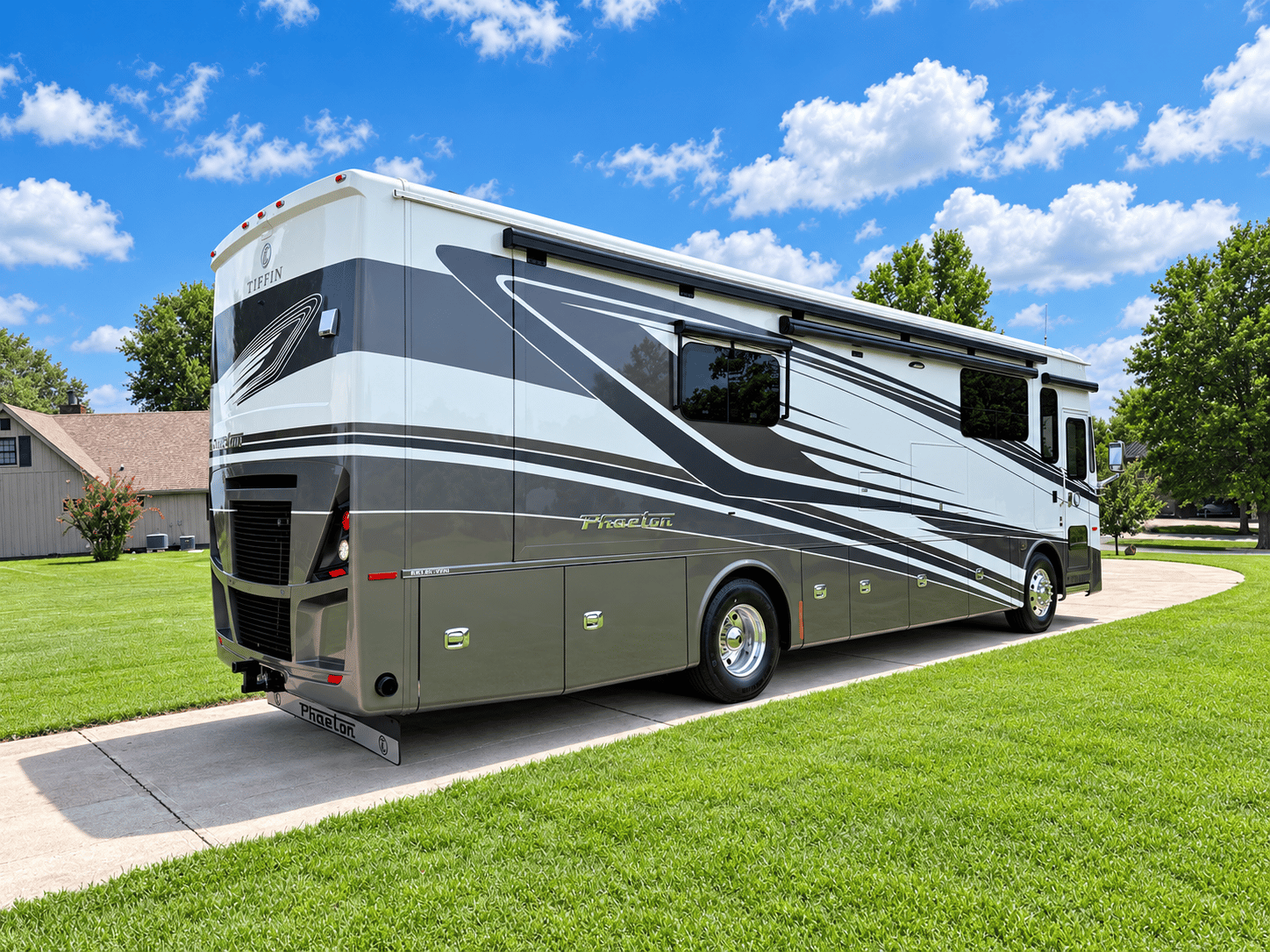 2024 Tiffin Motorhomes 2024 Tiffin Motorhomes Phaeton - thumbnail 4