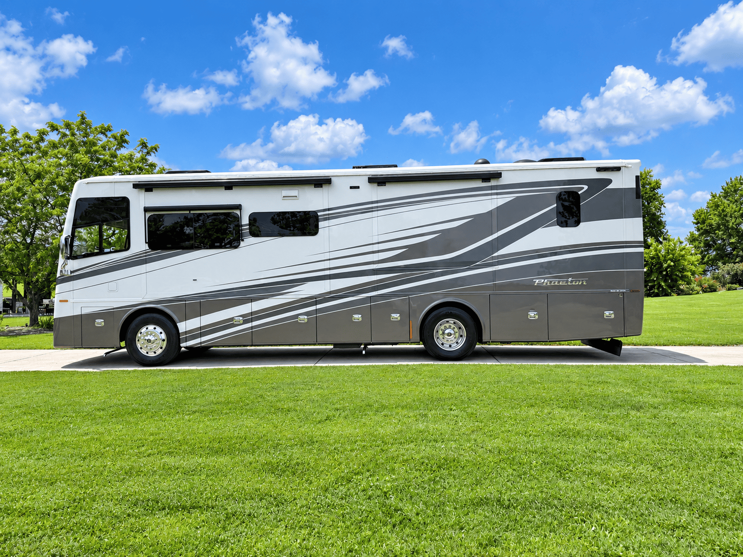 2024 Tiffin Motorhomes 2024 Tiffin Motorhomes Phaeton - thumbnail 7