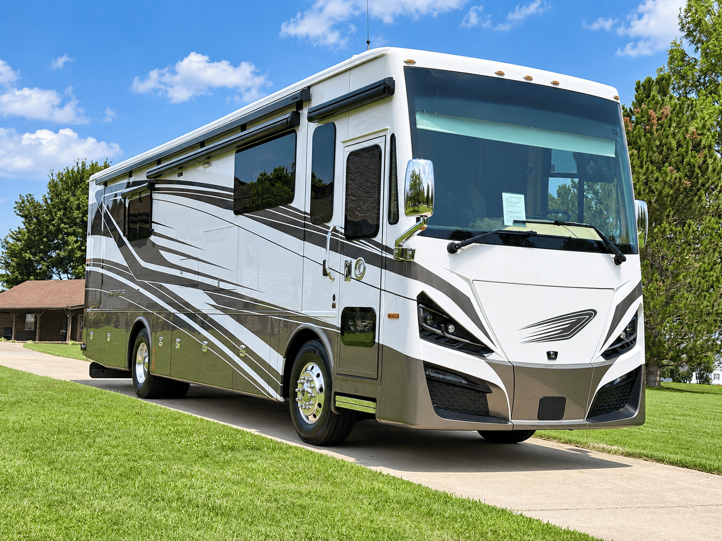 2024 Tiffin Motorhomes 2024 Tiffin Motorhomes Phaeton - thumbnail 11