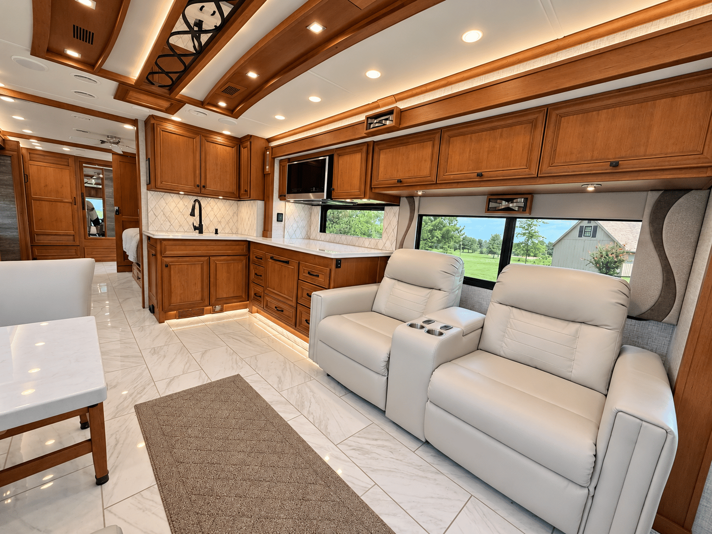 2024 Tiffin Motorhomes 2024 Tiffin Motorhomes Phaeton - thumbnail 14