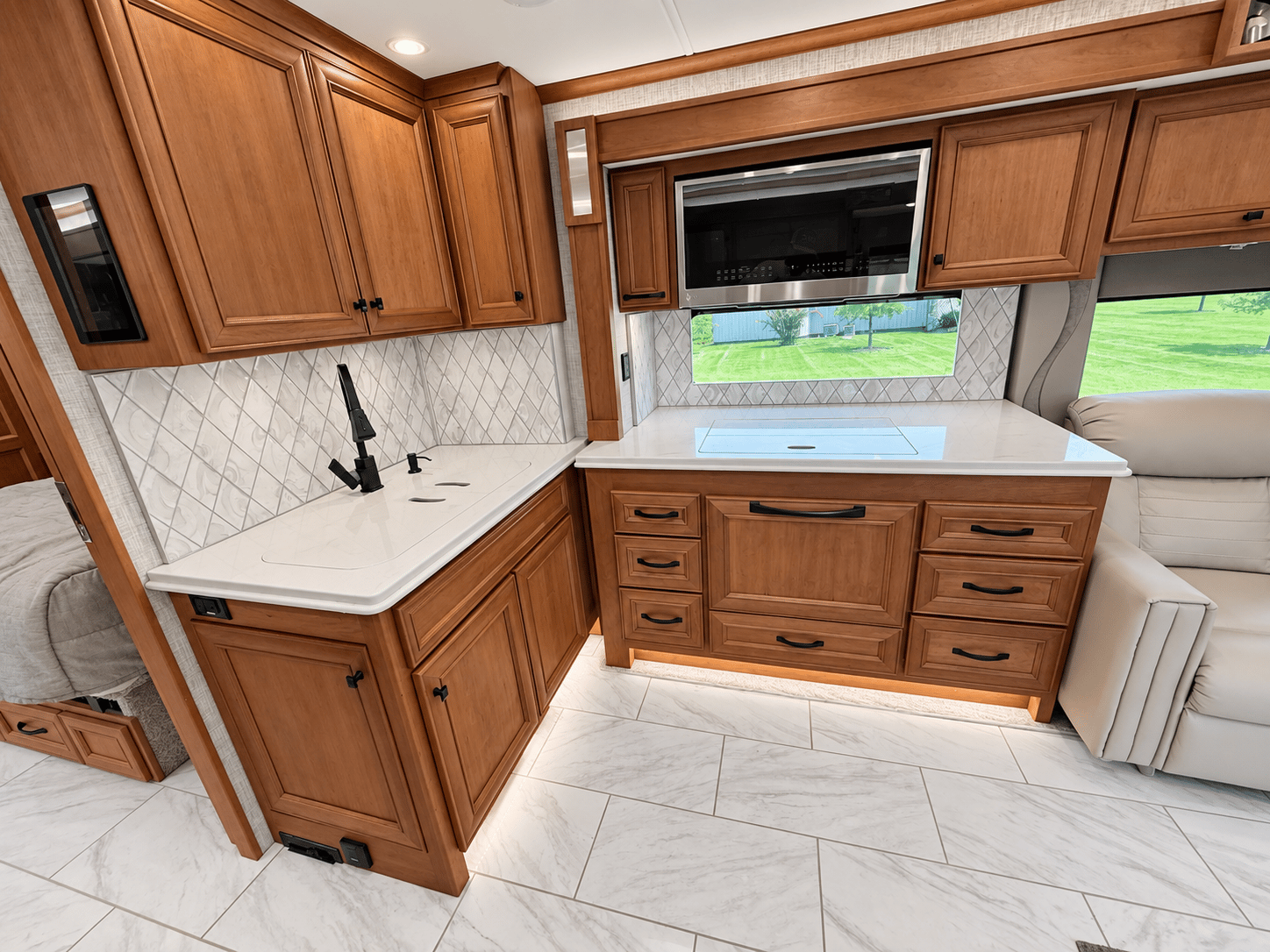 2024 Tiffin Motorhomes 2024 Tiffin Motorhomes Phaeton - thumbnail 22