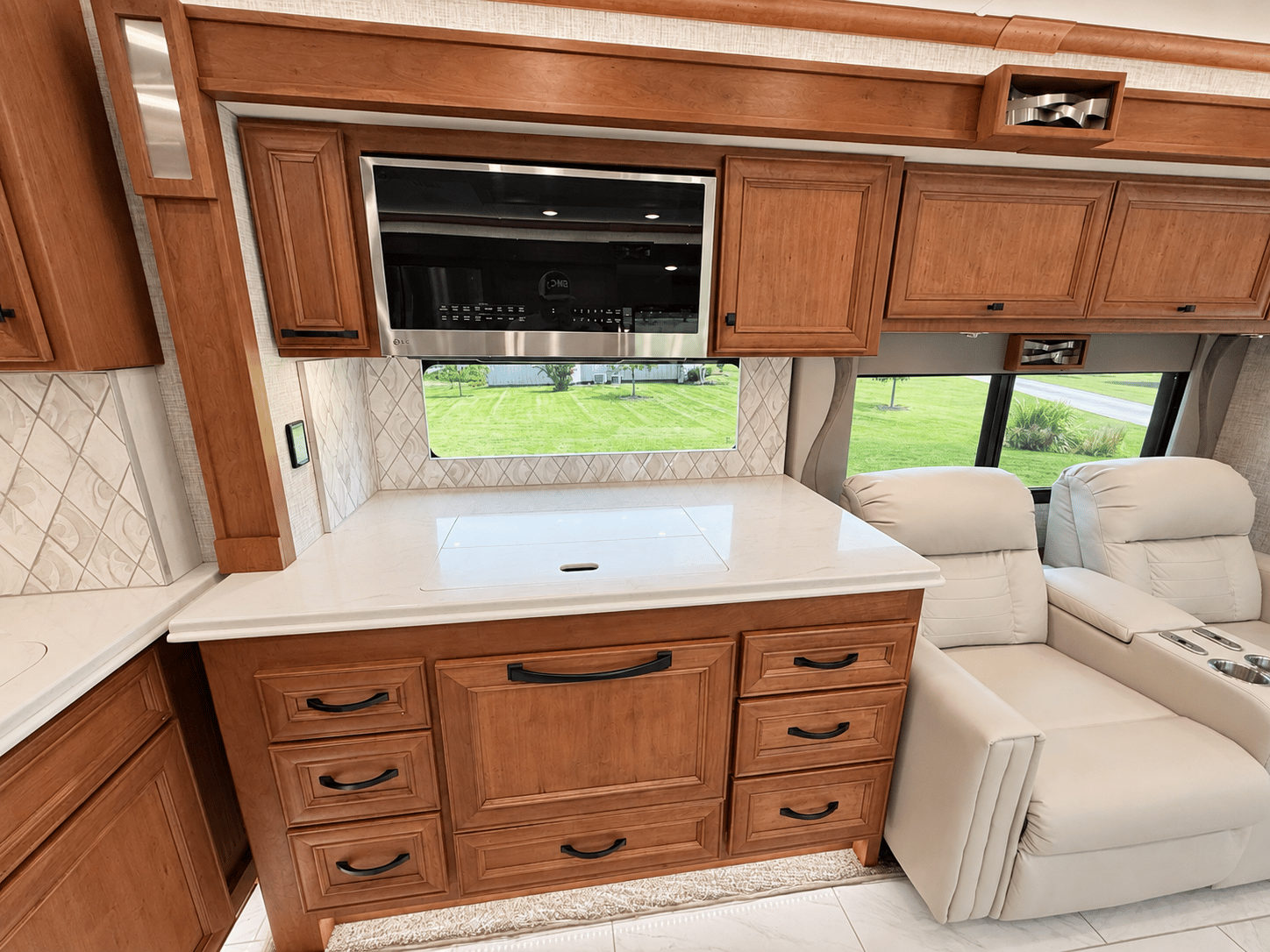 2024 Tiffin Motorhomes 2024 Tiffin Motorhomes Phaeton - thumbnail 24