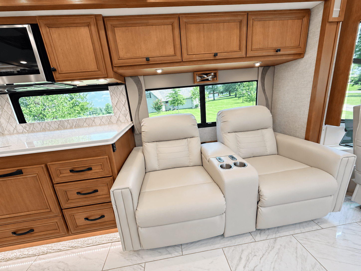 2024 Tiffin Motorhomes 2024 Tiffin Motorhomes Phaeton - thumbnail 26