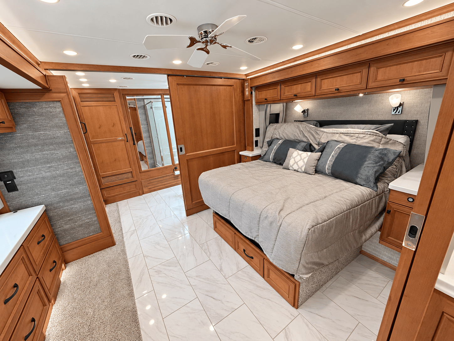 2024 Tiffin Motorhomes 2024 Tiffin Motorhomes Phaeton - thumbnail 28