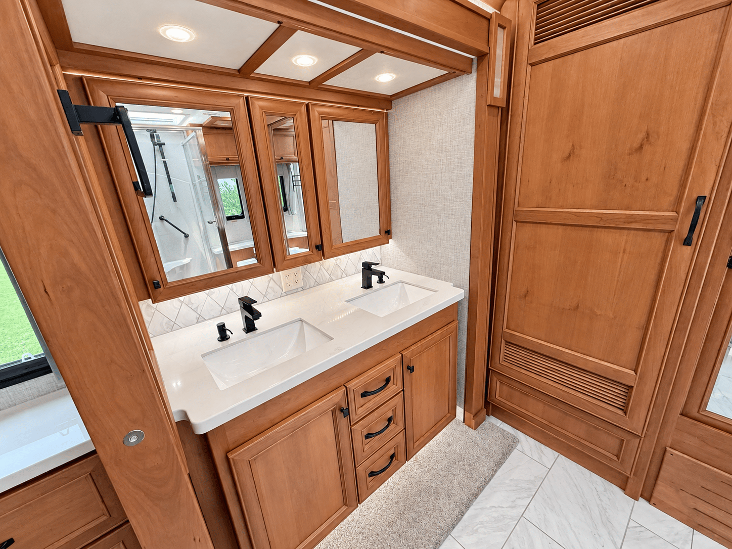 2024 Tiffin Motorhomes 2024 Tiffin Motorhomes Phaeton - thumbnail 32