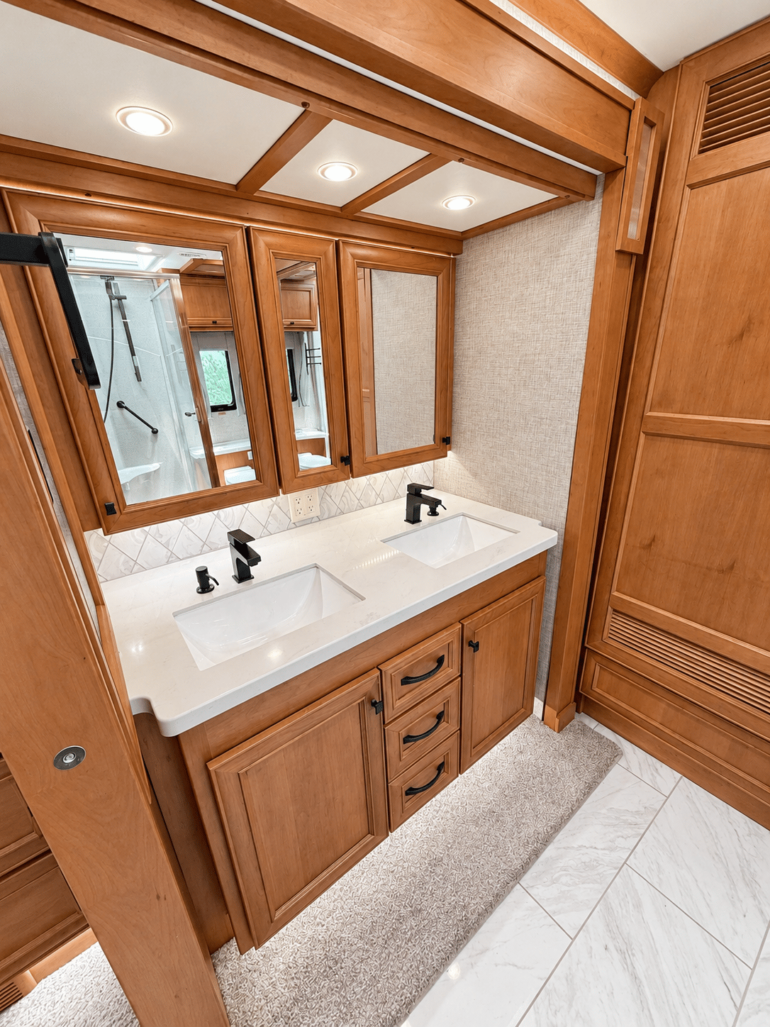 2024 Tiffin Motorhomes 2024 Tiffin Motorhomes Phaeton - thumbnail 33