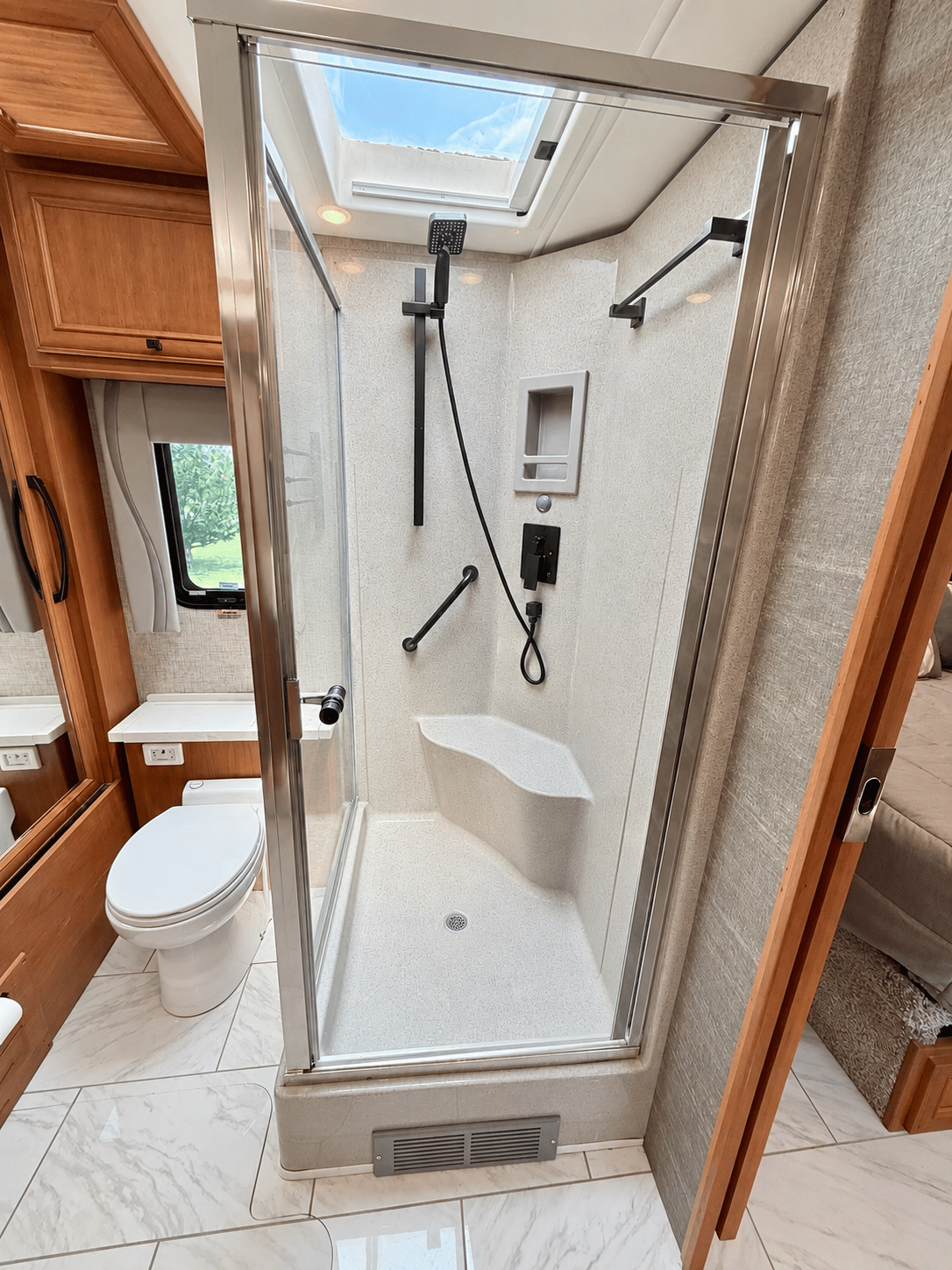 2024 Tiffin Motorhomes 2024 Tiffin Motorhomes Phaeton - thumbnail 36
