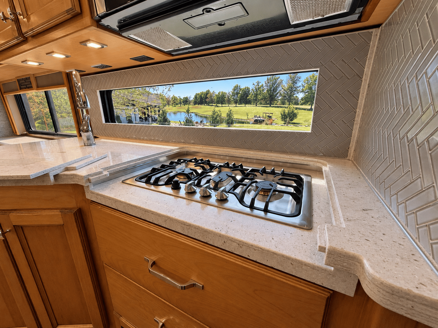 2020 Tiffin Motor Homes 2020 Tiffin Motor Homes Allegro Red - thumbnail 21