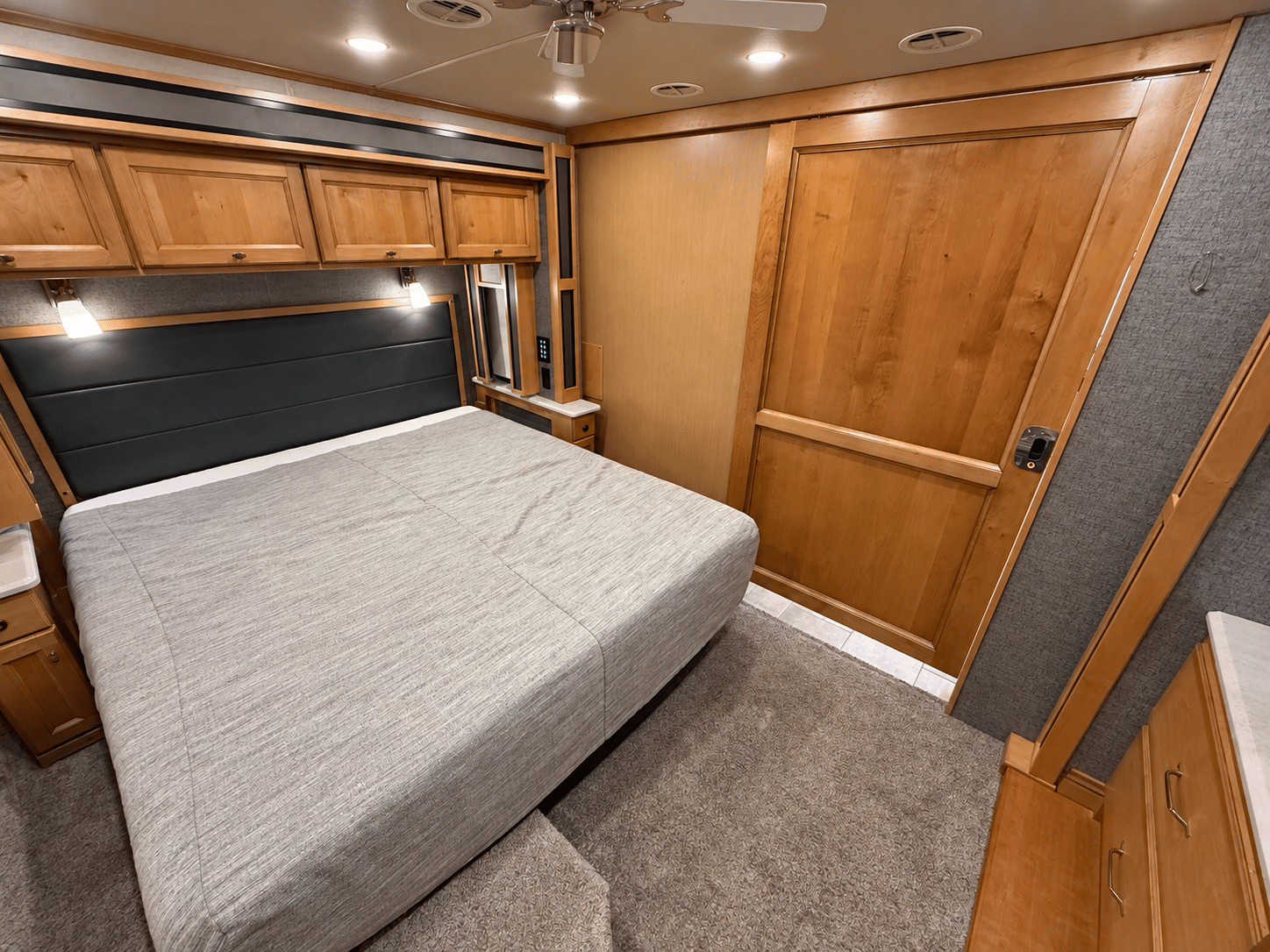 2020 Tiffin Motor Homes 2020 Tiffin Motor Homes Allegro Red - thumbnail 32