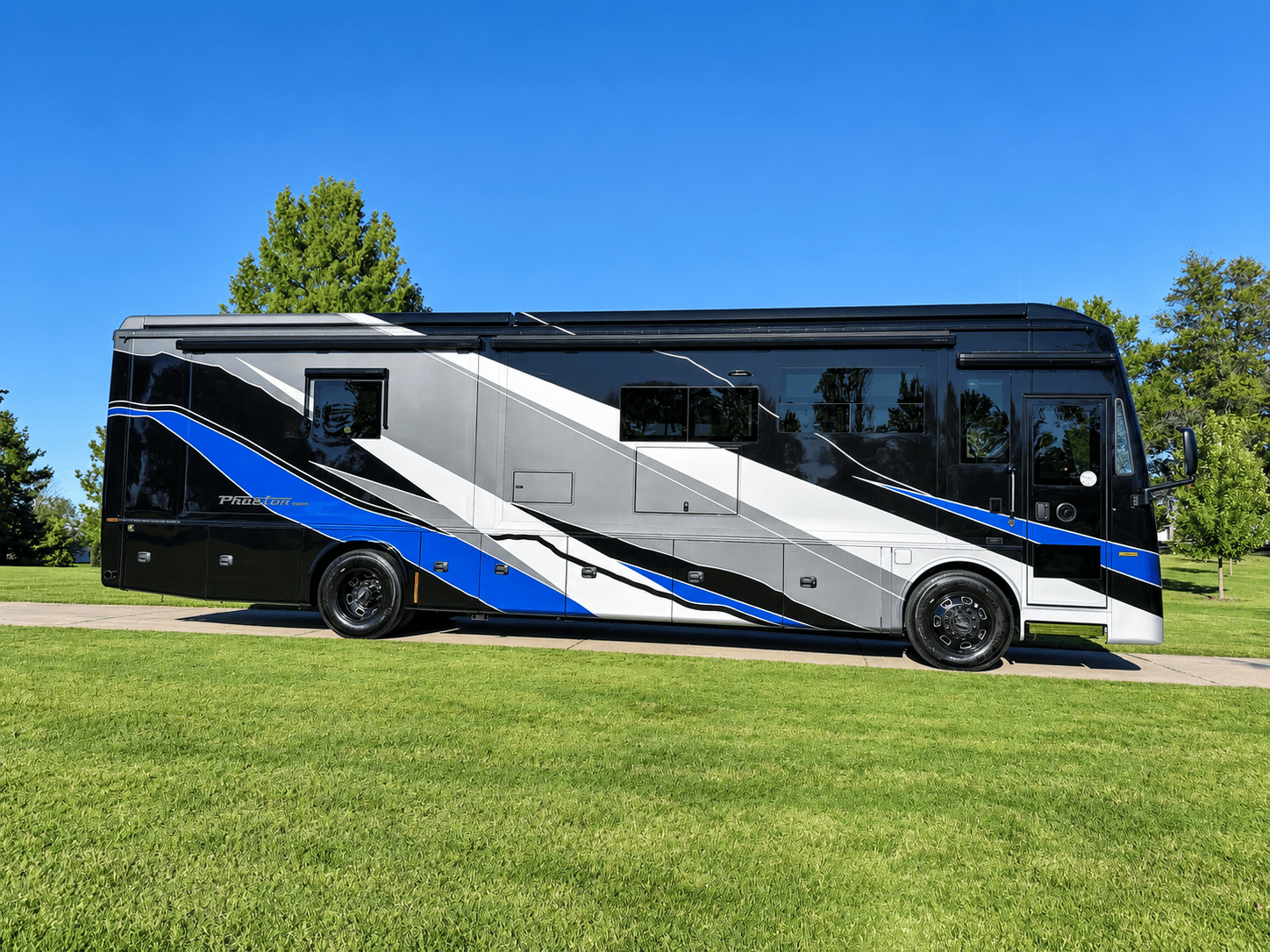 2027 Tiffin Motor Homes 2027 Tiffin Motor Homes Phaeton - thumbnail 3