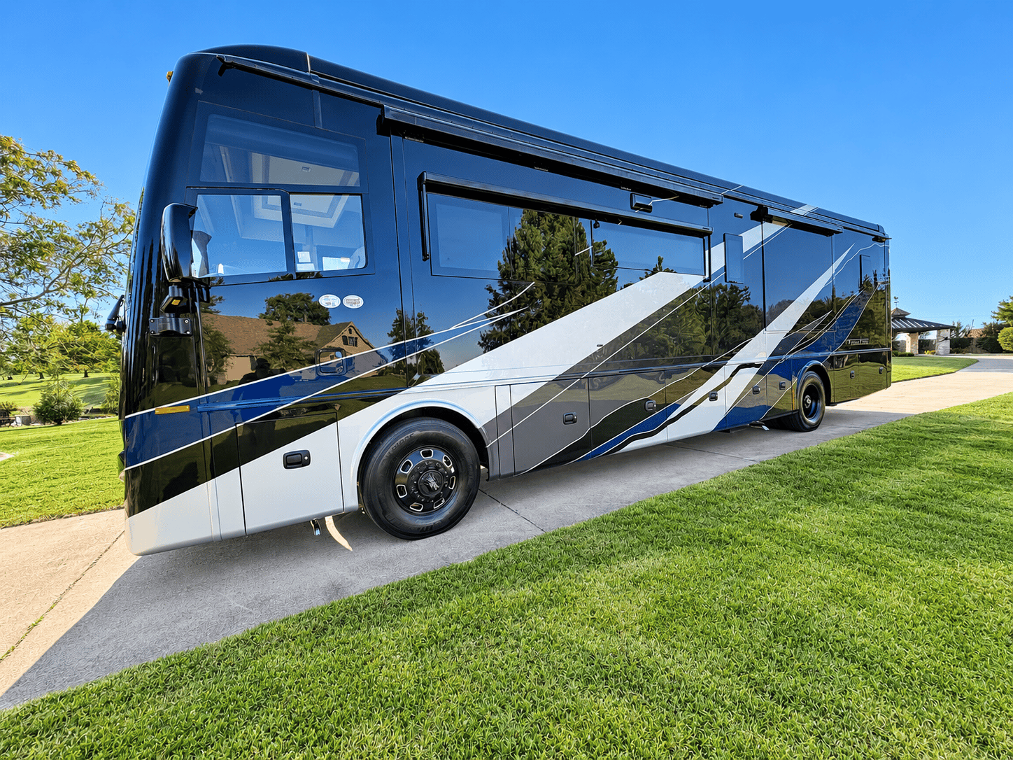 2027 Tiffin Motor Homes 2027 Tiffin Motor Homes Phaeton - thumbnail 7