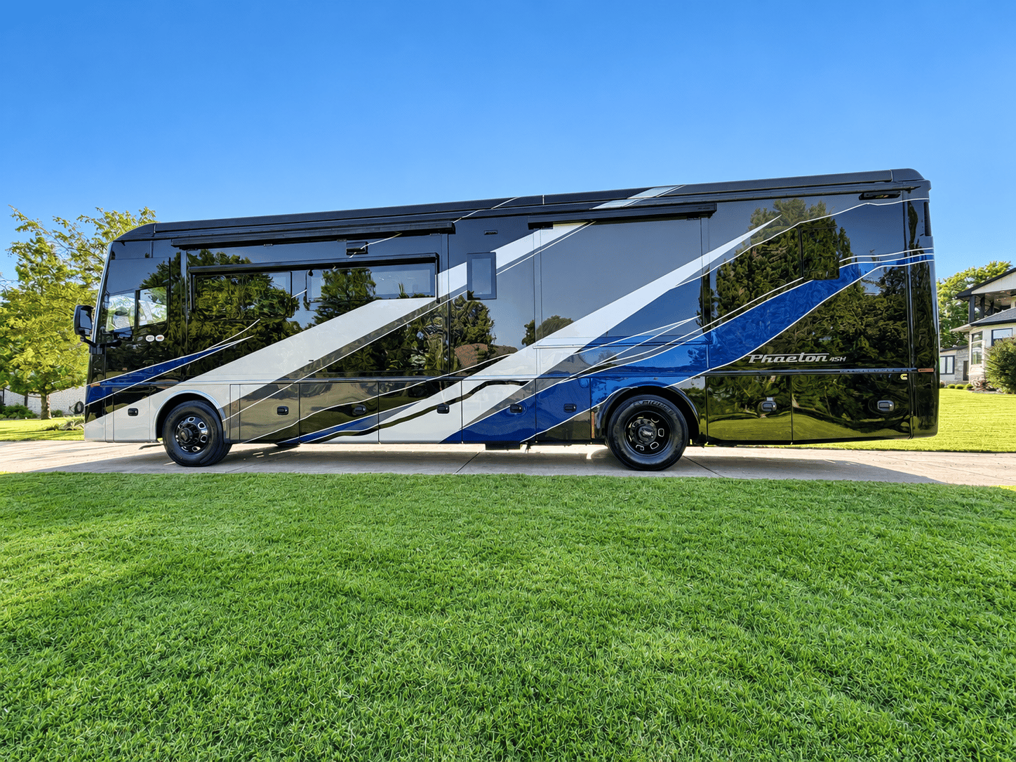 2027 Tiffin Motor Homes 2027 Tiffin Motor Homes Phaeton - thumbnail 8