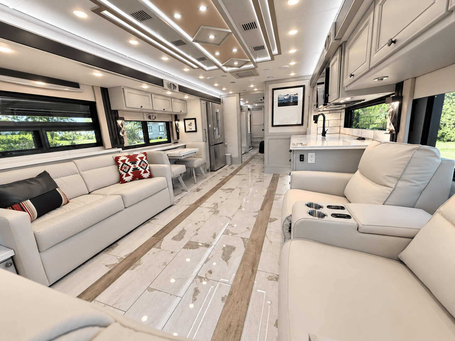 2027 Tiffin Motor Homes 2027 Tiffin Motor Homes Phaeton - thumbnail 13