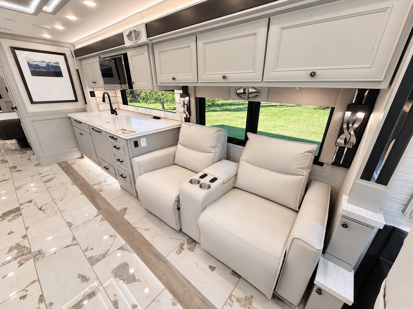 2027 Tiffin Motor Homes 2027 Tiffin Motor Homes Phaeton - thumbnail 14