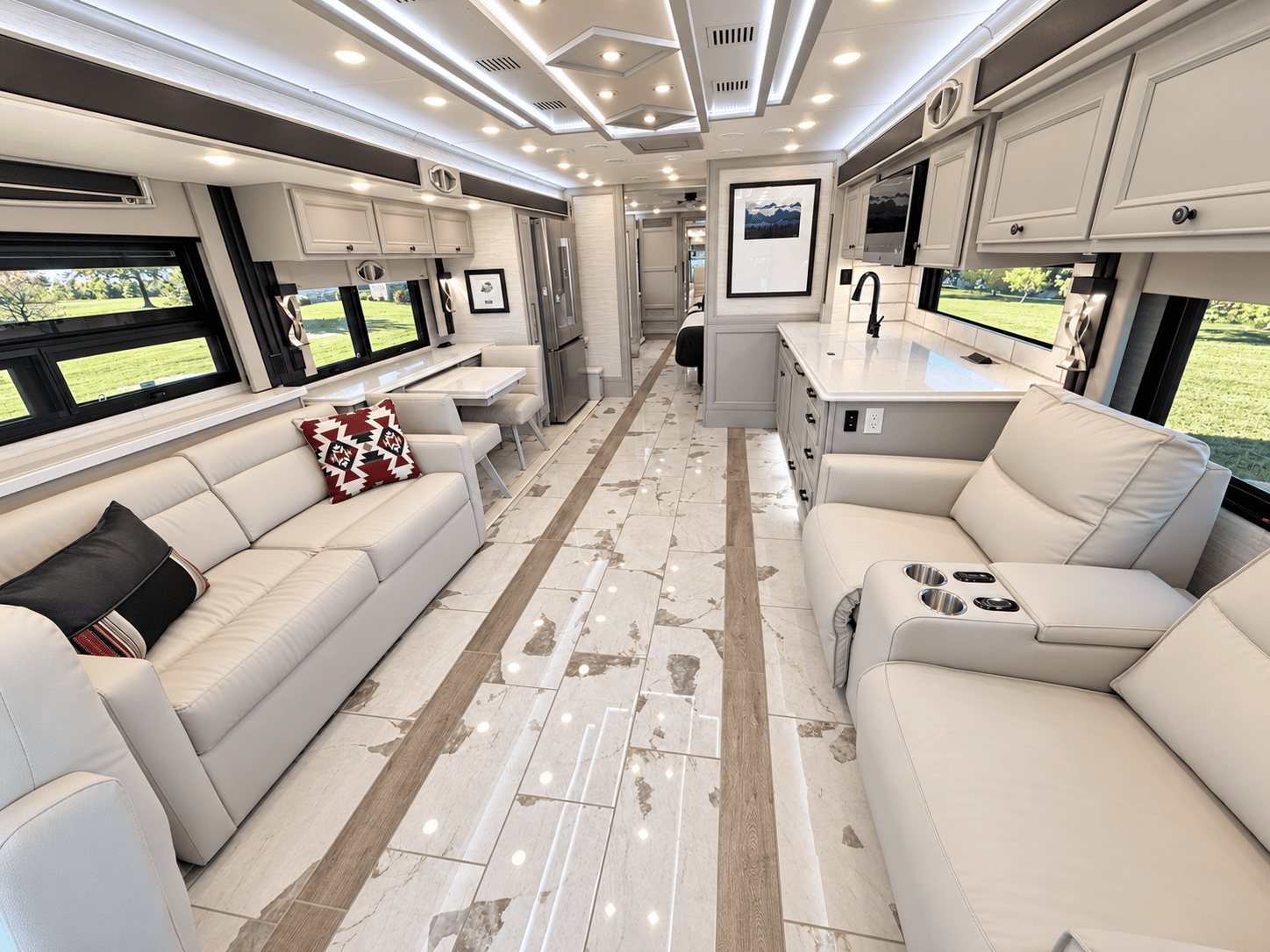 2027 Tiffin Motor Homes 2027 Tiffin Motor Homes Phaeton - thumbnail 15