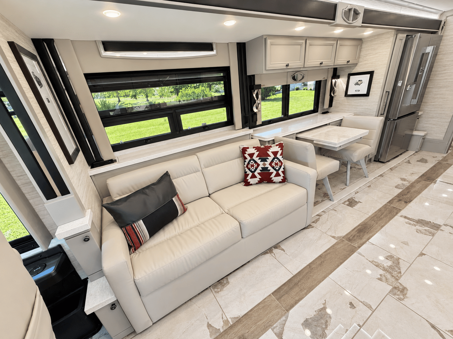 2027 Tiffin Motor Homes 2027 Tiffin Motor Homes Phaeton - thumbnail 16
