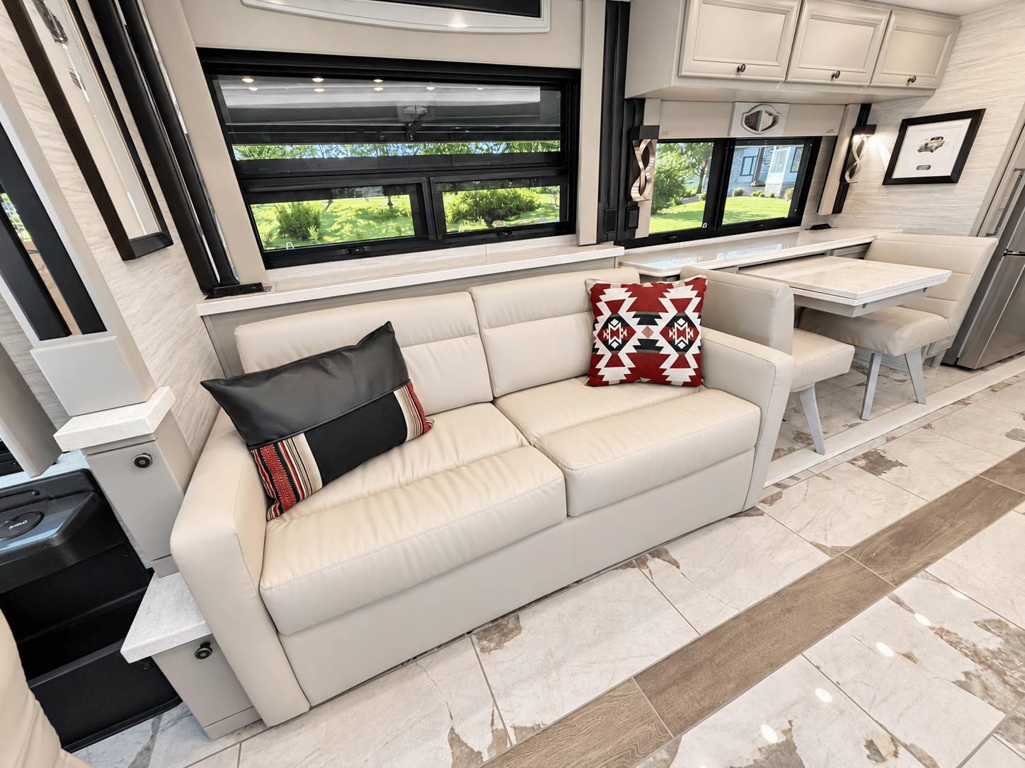 2027 Tiffin Motor Homes 2027 Tiffin Motor Homes Phaeton - thumbnail 17