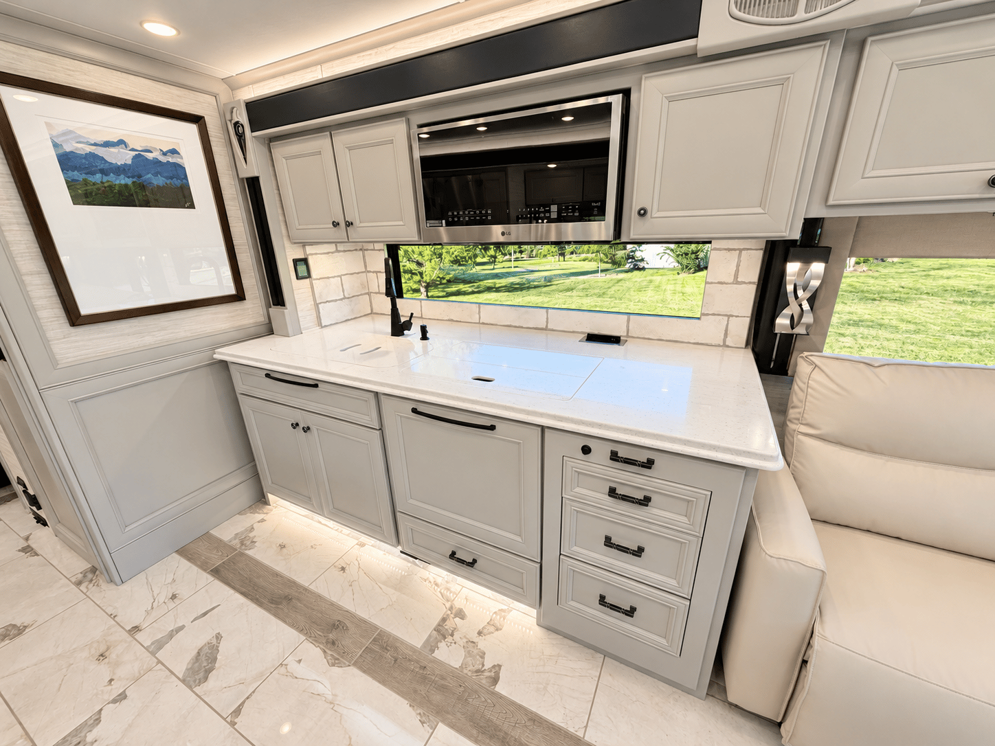 2027 Tiffin Motor Homes 2027 Tiffin Motor Homes Phaeton - thumbnail 19