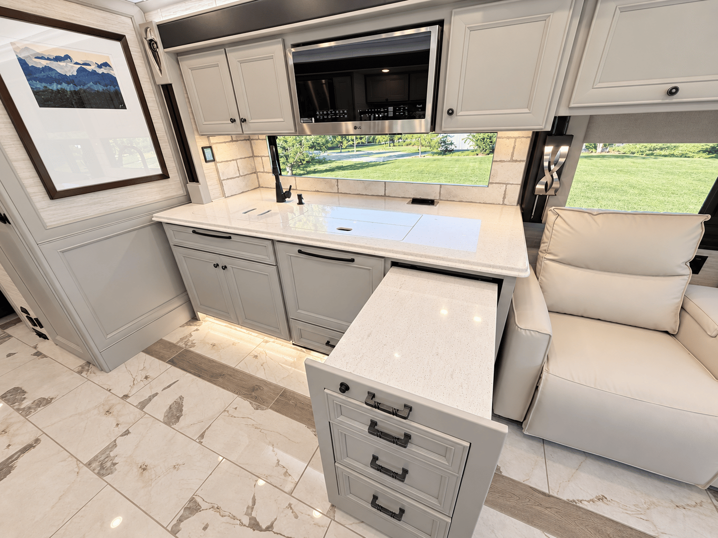 2027 Tiffin Motor Homes 2027 Tiffin Motor Homes Phaeton - thumbnail 20