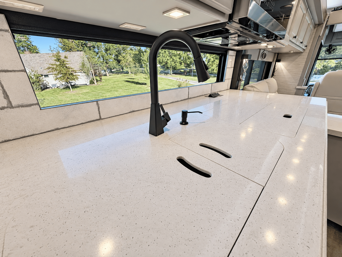 2027 Tiffin Motor Homes 2027 Tiffin Motor Homes Phaeton - thumbnail 22