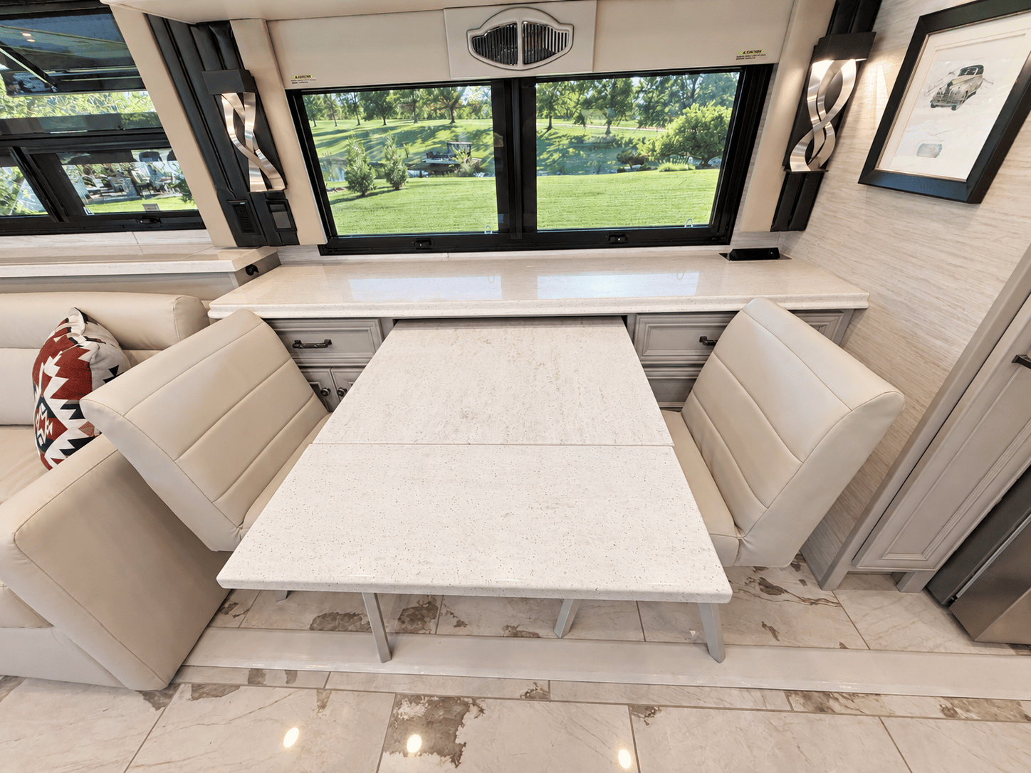 2027 Tiffin Motor Homes 2027 Tiffin Motor Homes Phaeton - thumbnail 24