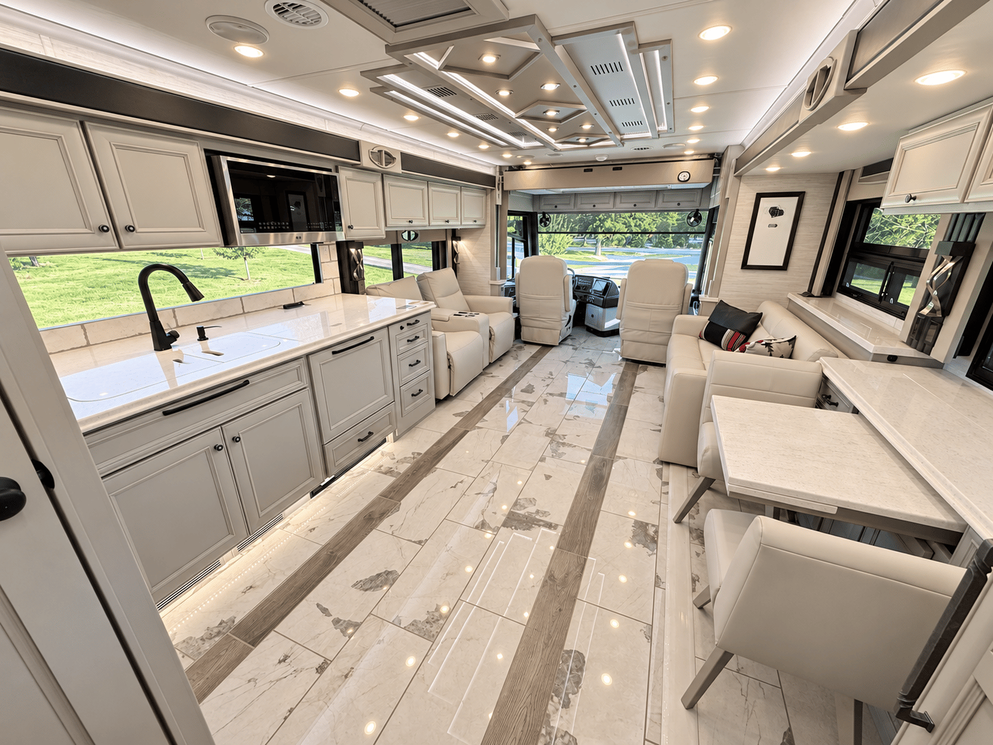 2027 Tiffin Motor Homes 2027 Tiffin Motor Homes Phaeton - thumbnail 25