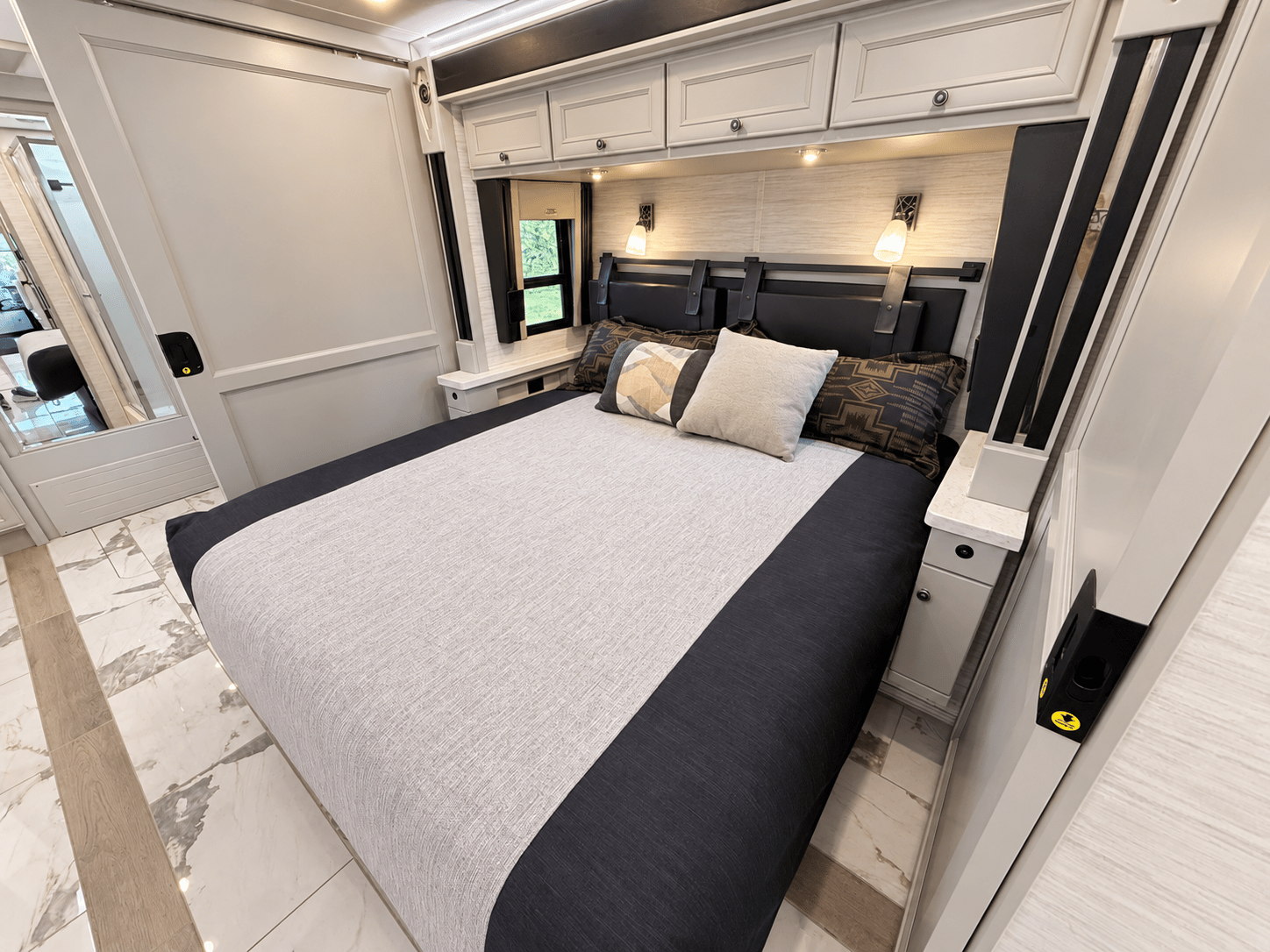 2027 Tiffin Motor Homes 2027 Tiffin Motor Homes Phaeton - thumbnail 31